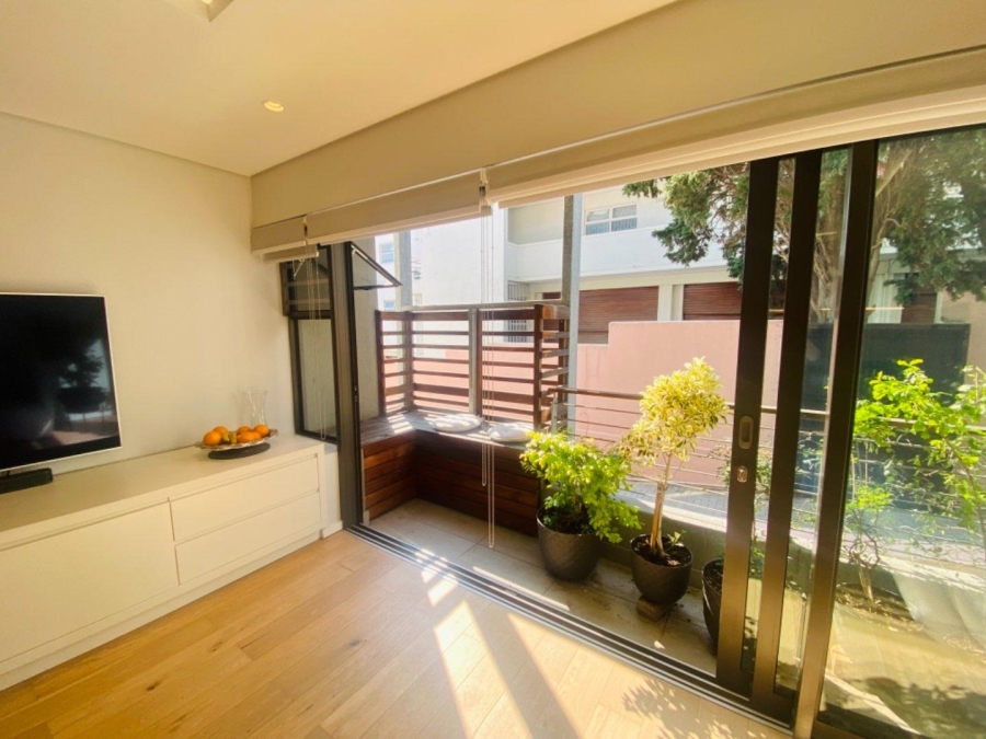 To Let 1 Bedroom Property for Rent in Sea Point Western Cape